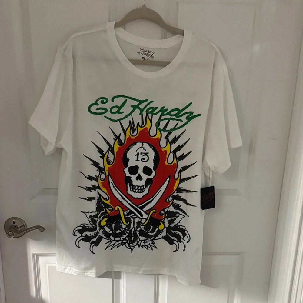 Ed Hardy White Tee with Skull and Flames - Picture 1 of 6
